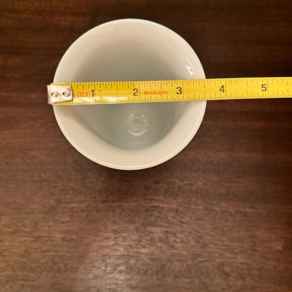 Starbucks 2010 CHRISTMAS White Travel Mug Silicone Lid Red Snowflakes Coffee Cup - Picture 13 of 14